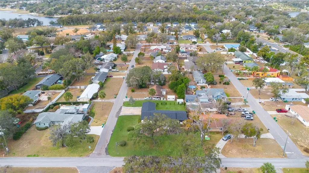 1310 E Crooked Lake Drive Eustis FL 32726