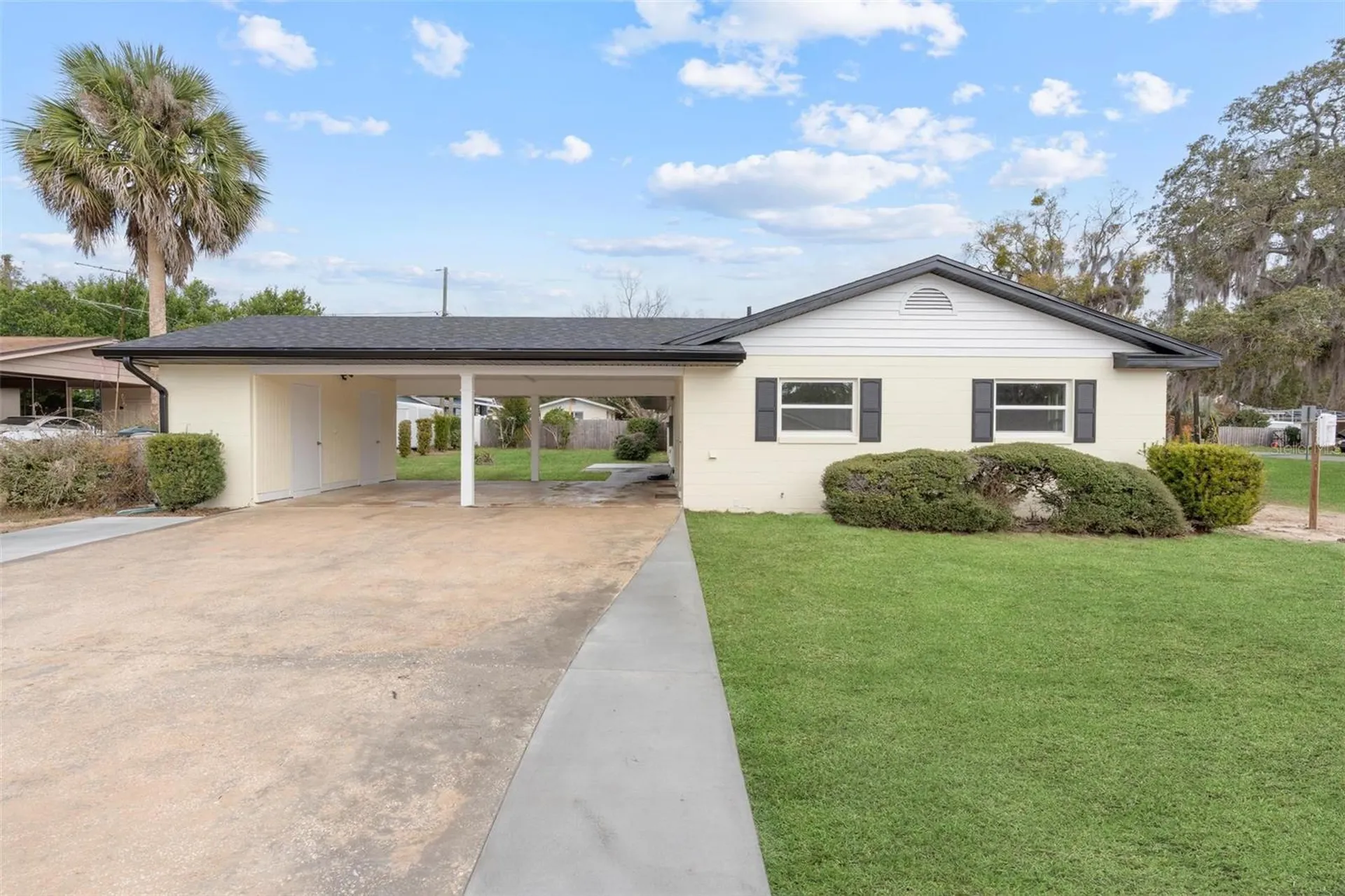 1310 E Crooked Lake Drive Eustis FL 32726