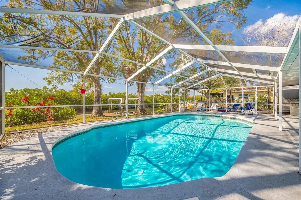 4622 Bay Crest Drive Tampa FL 33615