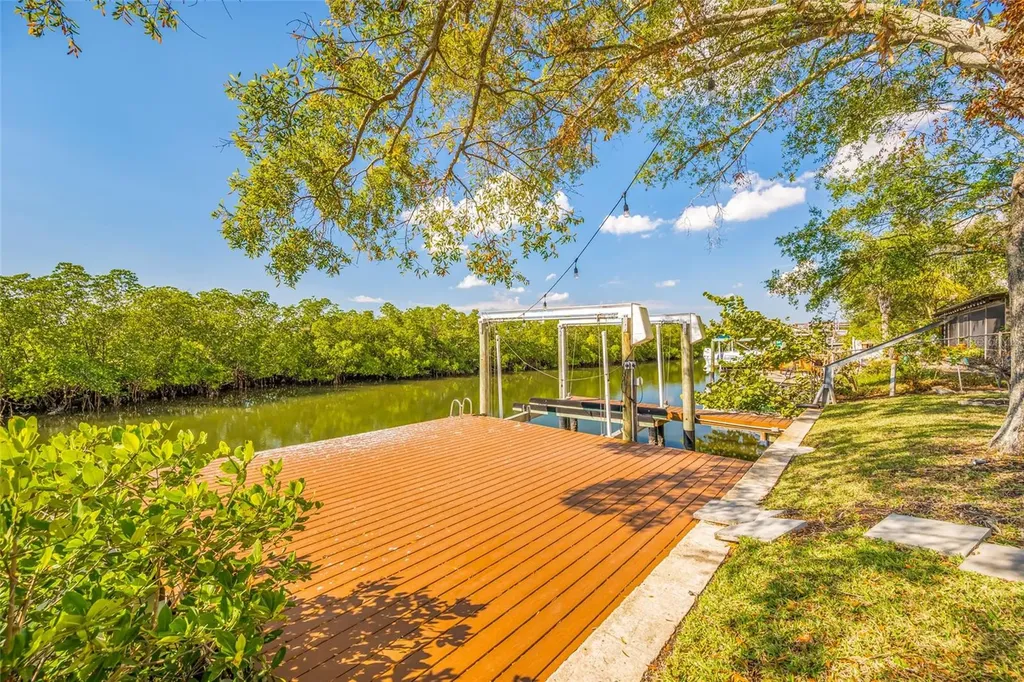 4622 Bay Crest Drive Tampa FL 33615