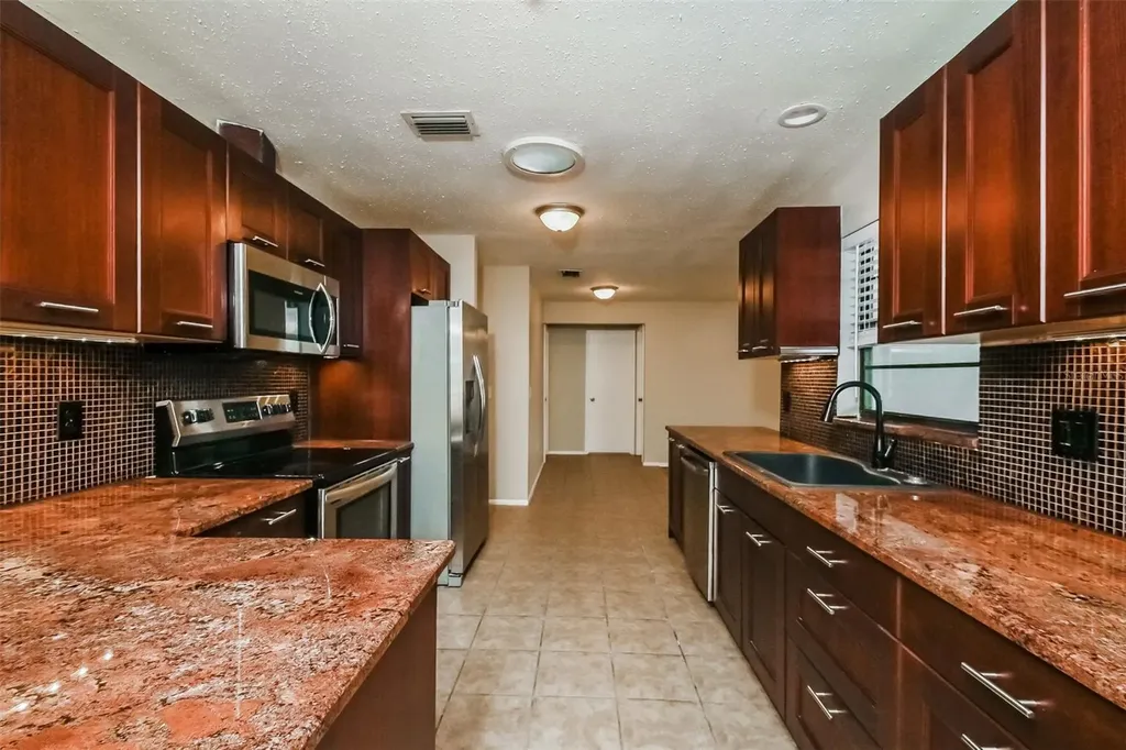 8419 Brandeis Circle E Sarasota FL 34243