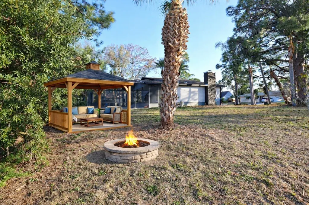 5667 Creekwood Drive Sarasota FL 34233