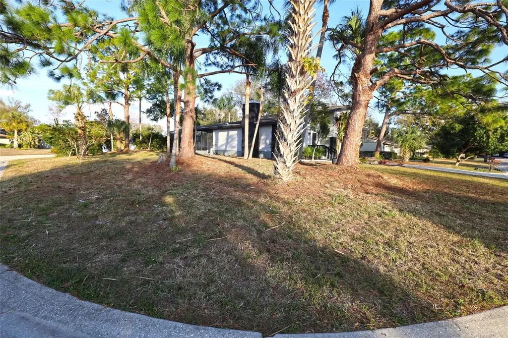 5667 Creekwood Drive Sarasota FL 34233