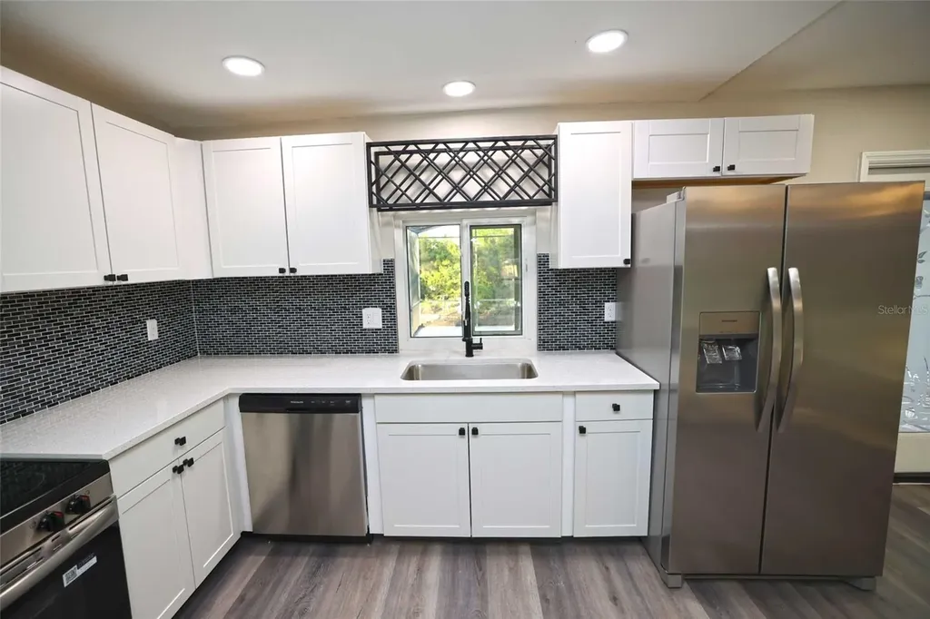 5667 Creekwood Drive Sarasota FL 34233