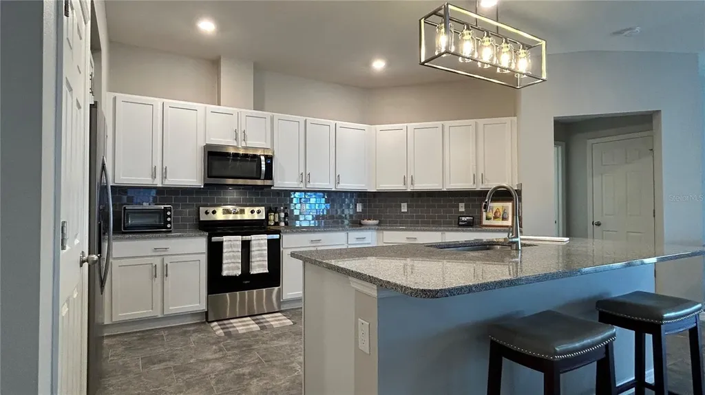 9475 Oakleaf Hammock Place Seffner FL 33584