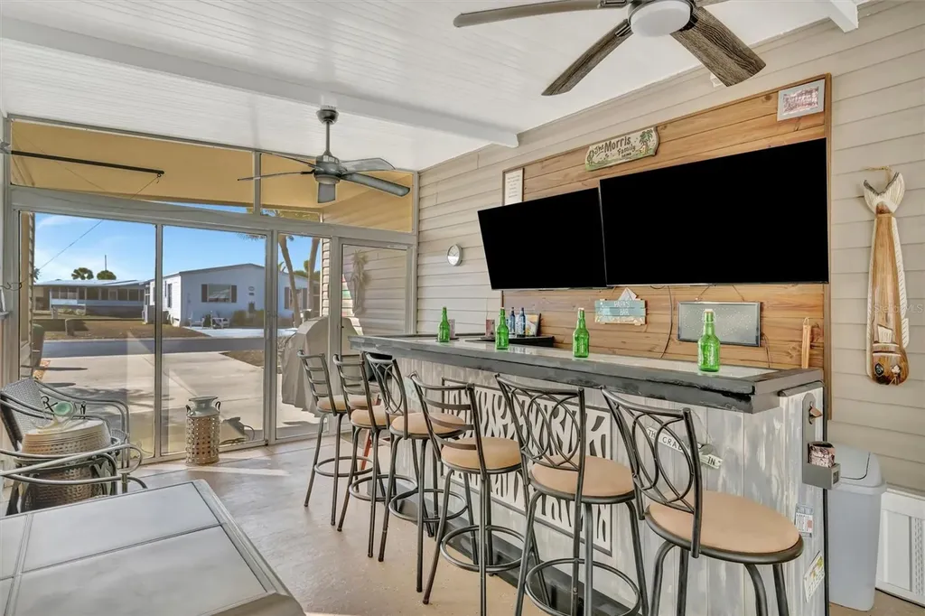 117 S Saint Thomas Circle Apollo Beach FL 33572