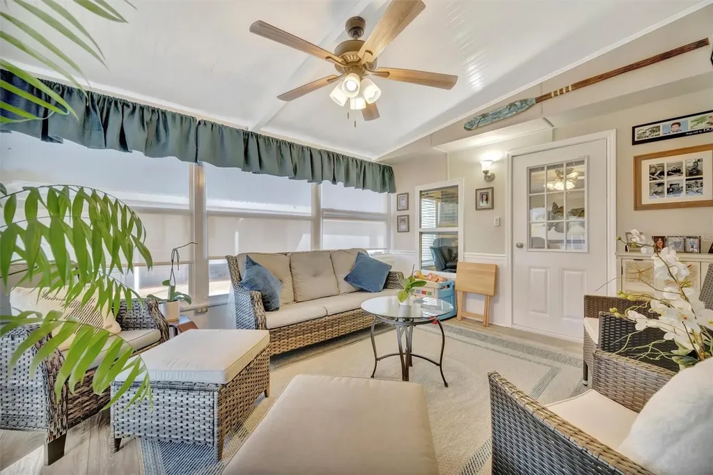117 S Saint Thomas Circle Apollo Beach FL 33572