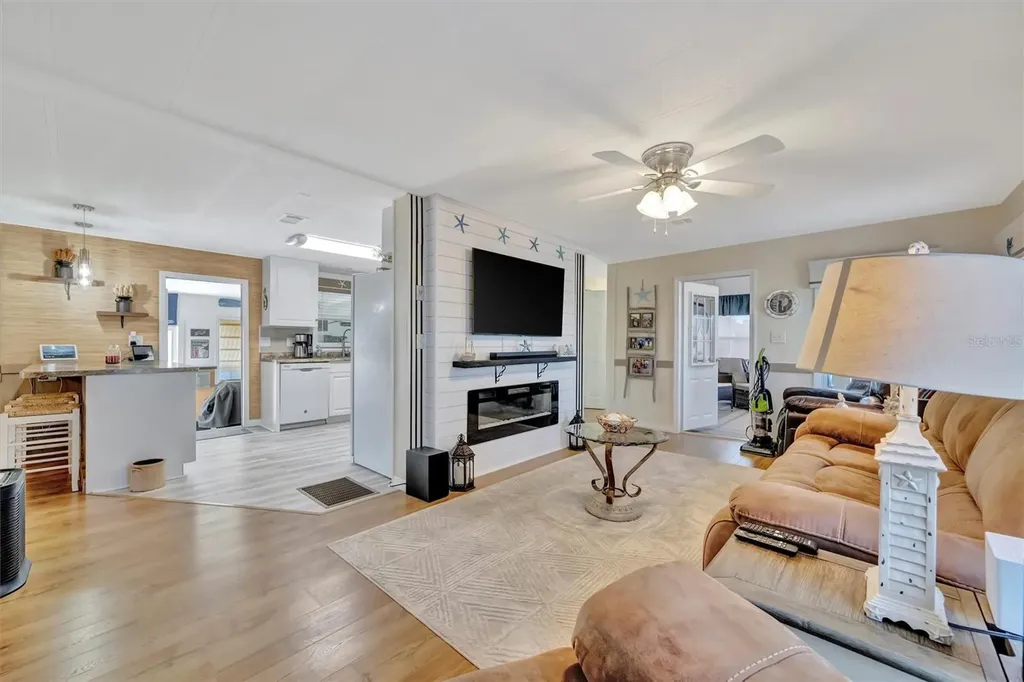 117 S Saint Thomas Circle Apollo Beach FL 33572