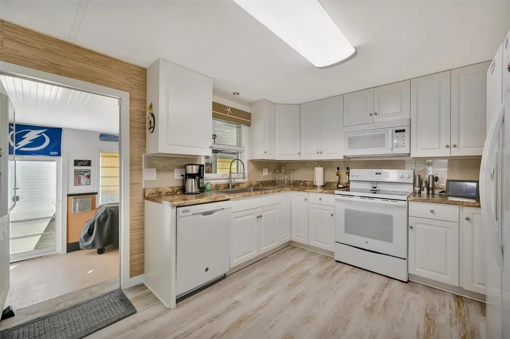 117 S Saint Thomas Circle Apollo Beach FL 33572
