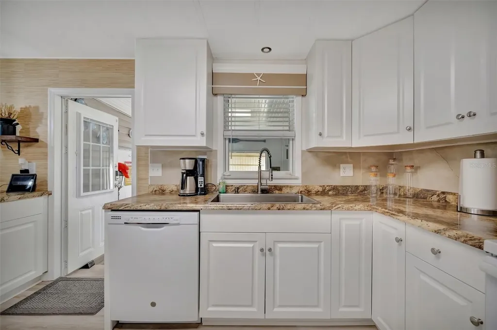 117 S Saint Thomas Circle Apollo Beach FL 33572
