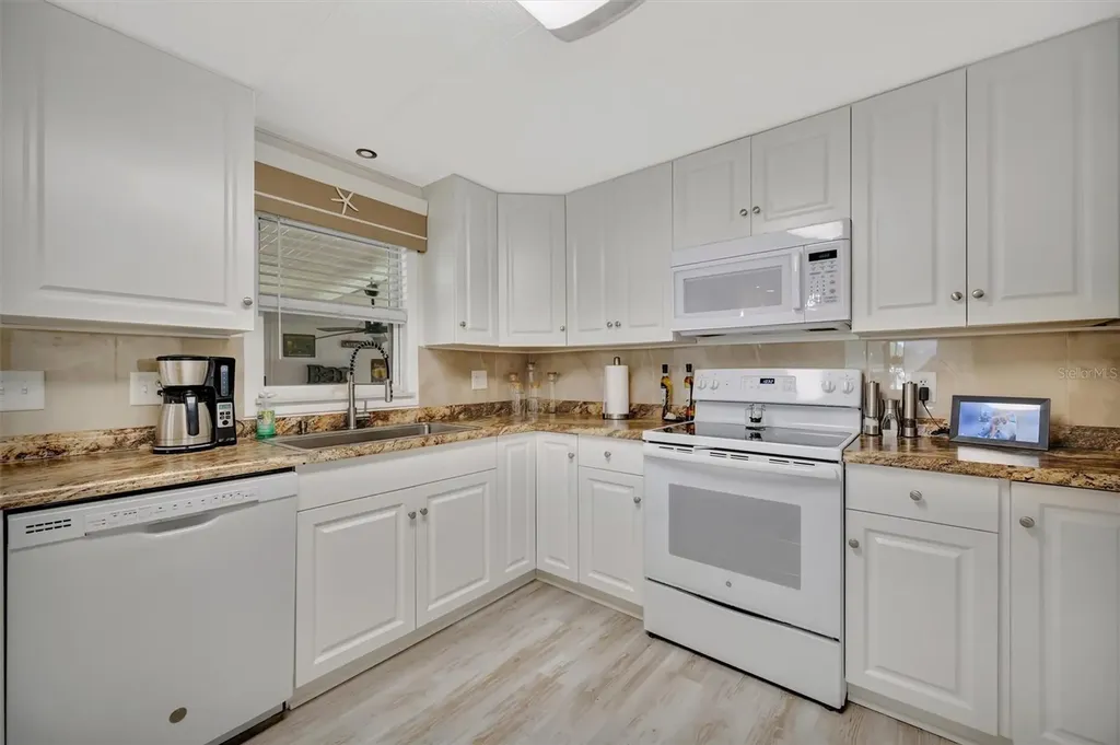 117 S Saint Thomas Circle Apollo Beach FL 33572