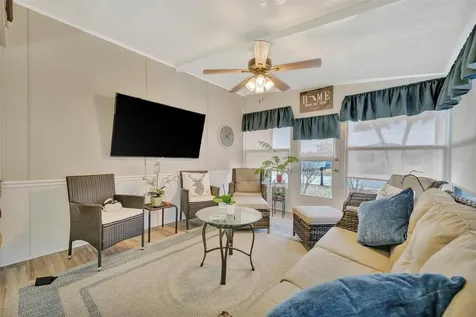 117 S Saint Thomas Circle Apollo Beach FL 33572