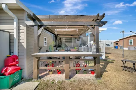 117 S Saint Thomas Circle Apollo Beach FL 33572