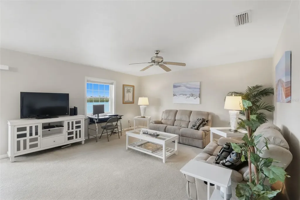 3783 Pompano Drive SE St Petersburg FL 33705