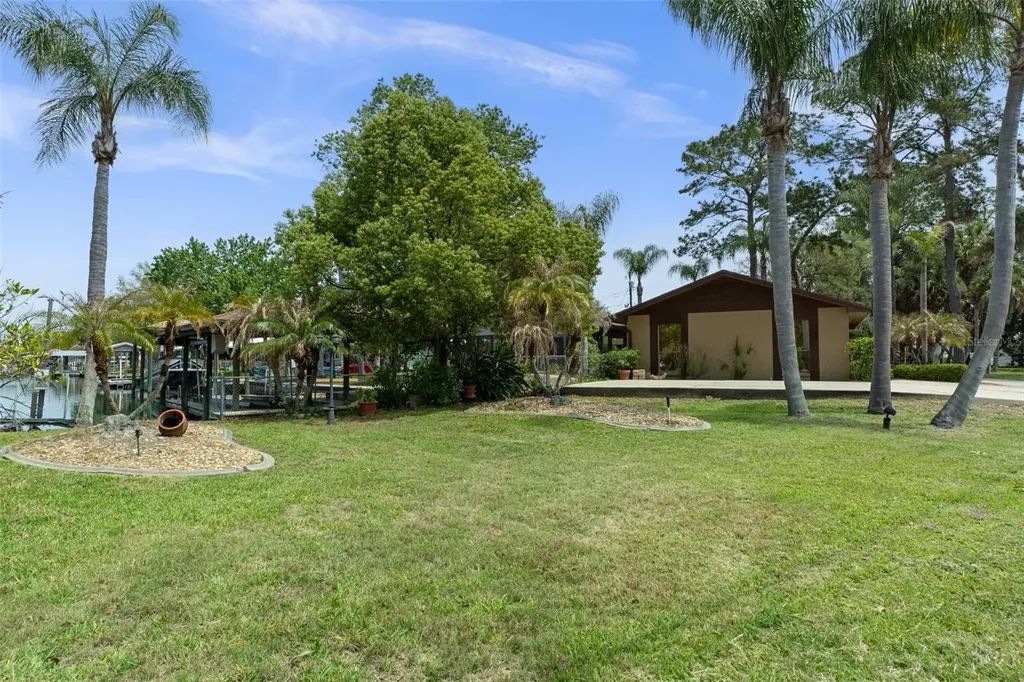 239 SE Paradise Point Road Crystal River FL 34429