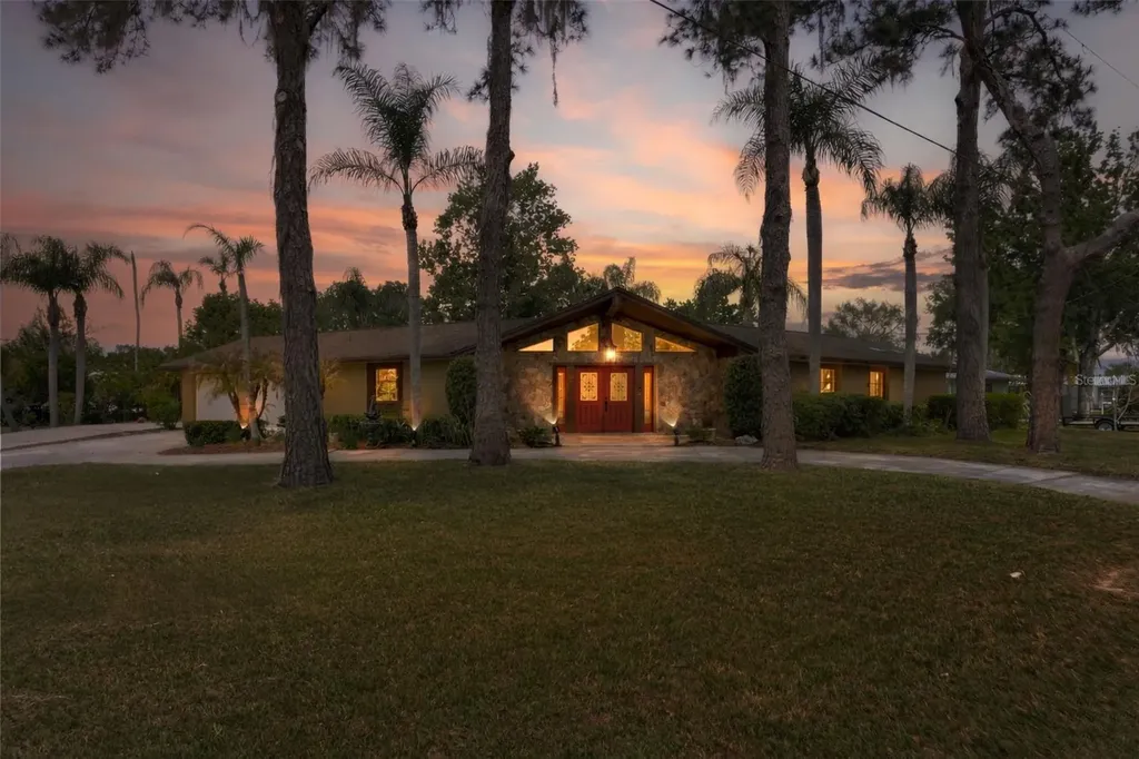 239 SE Paradise Point Road Crystal River FL 34429