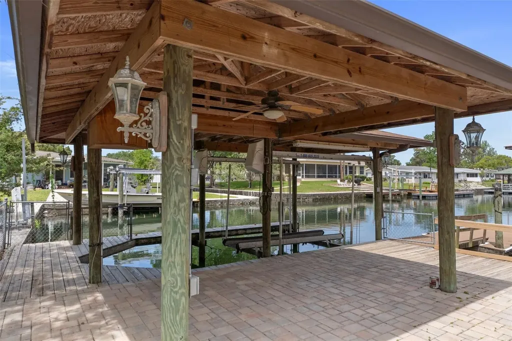239 SE Paradise Point Road Crystal River FL 34429