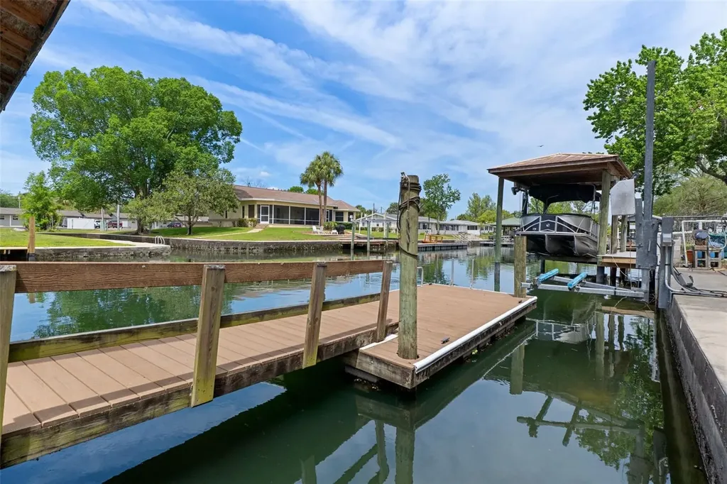 239 SE Paradise Point Road Crystal River FL 34429
