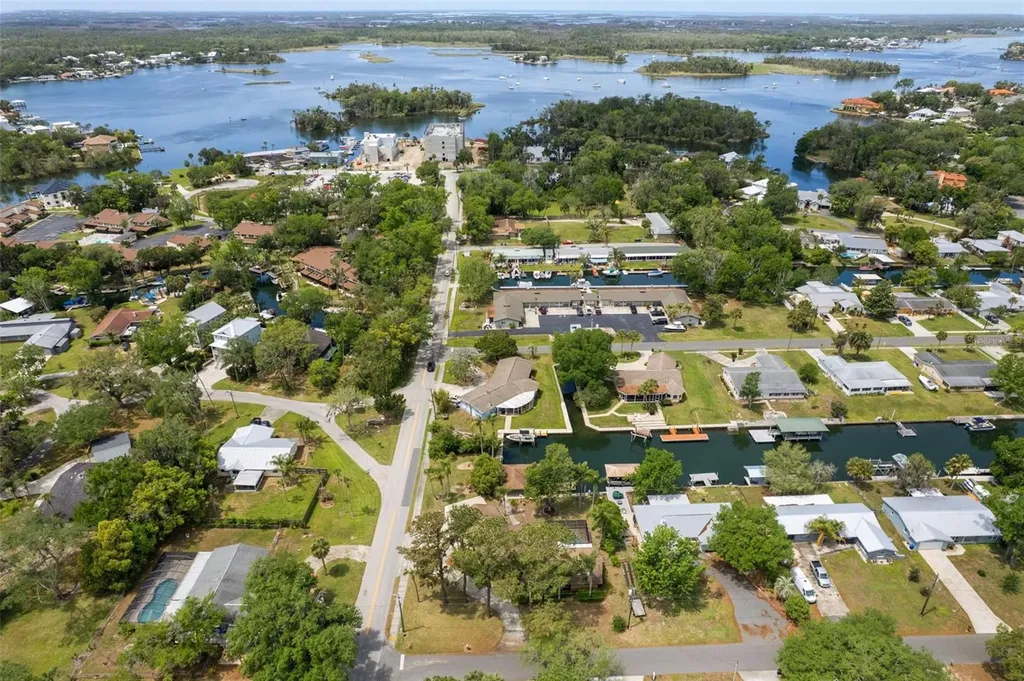 239 SE Paradise Point Road Crystal River FL 34429