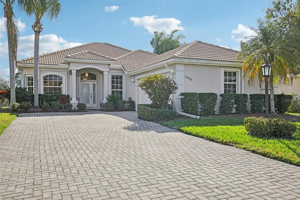 5260 Highbury Circle Sarasota FL 34238
