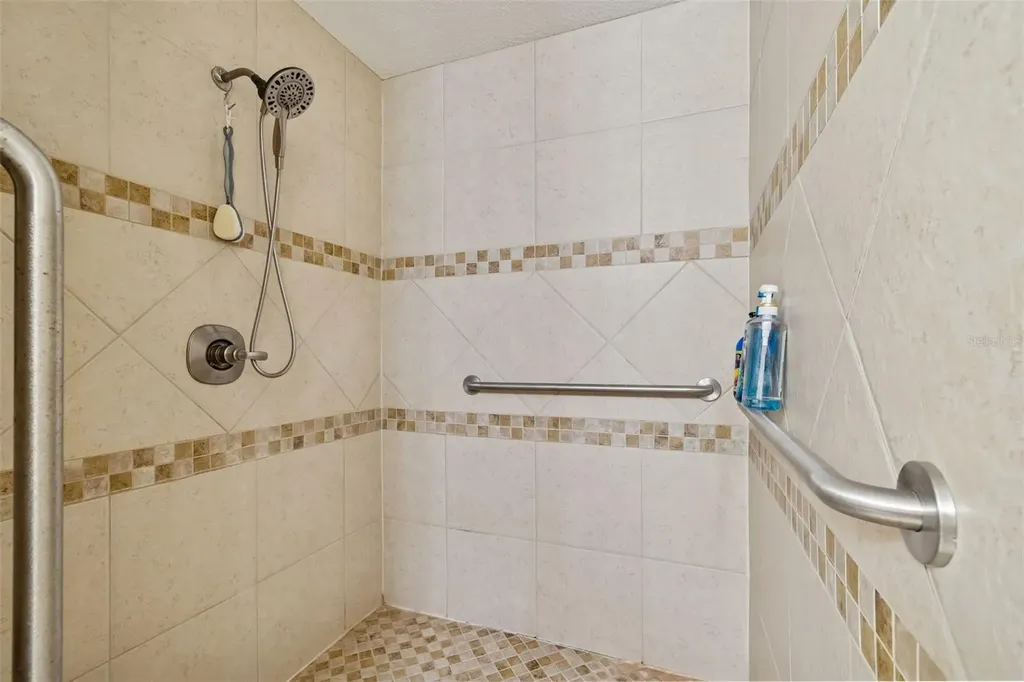 2268 Indian Avenue N Belleair Bluffs FL 33770