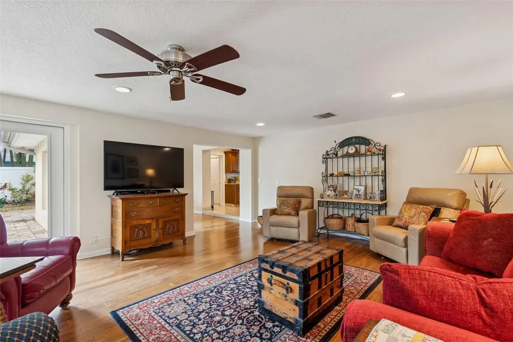 2268 Indian Avenue N Belleair Bluffs FL 33770