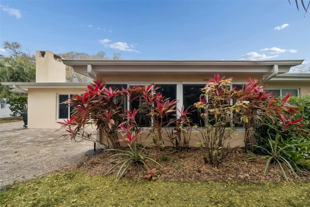 2268 Indian Avenue N Belleair Bluffs FL 33770