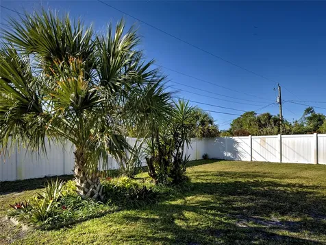 1533 Crest Drive Englewood FL 34223