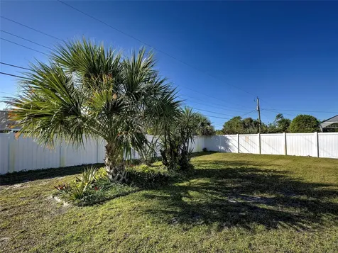 1533 Crest Drive Englewood FL 34223