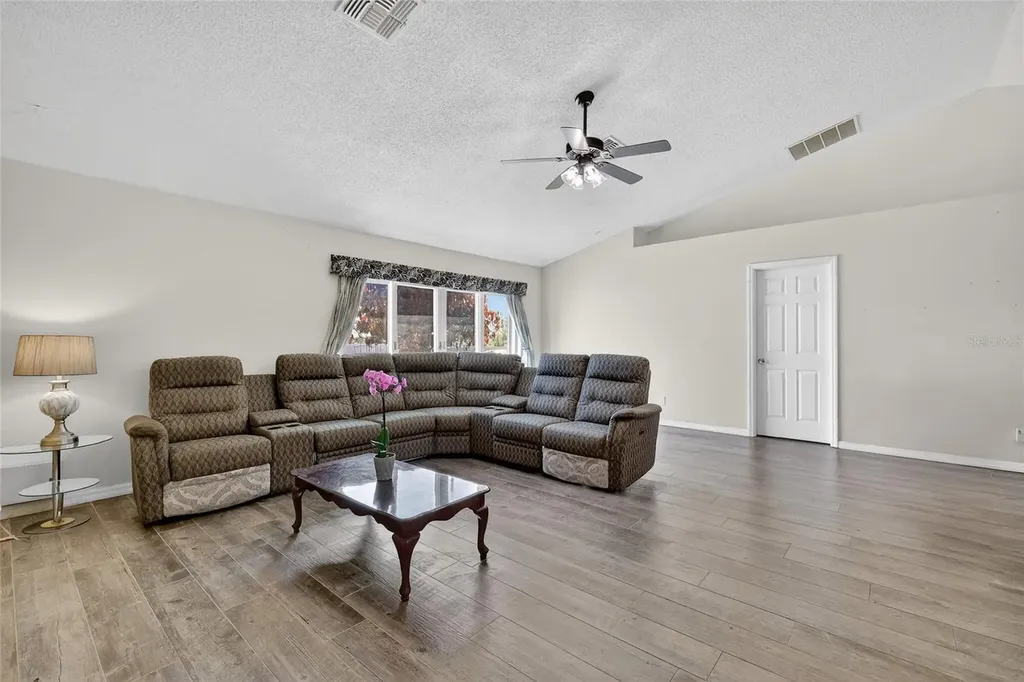2212 Lake Pointe Circle Leesburg FL 34748