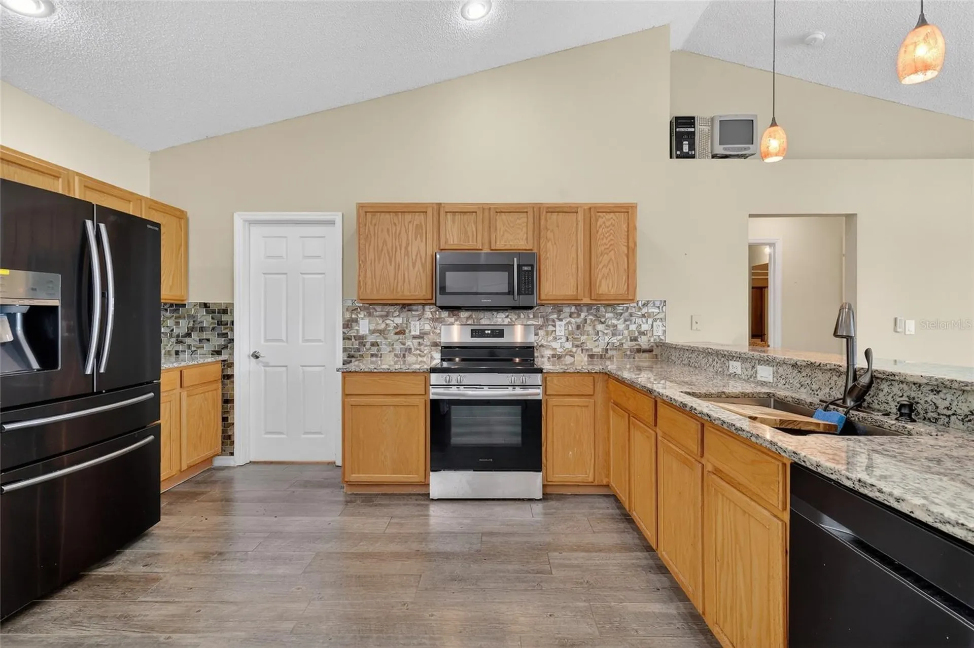 2212 Lake Pointe Circle Leesburg FL 34748