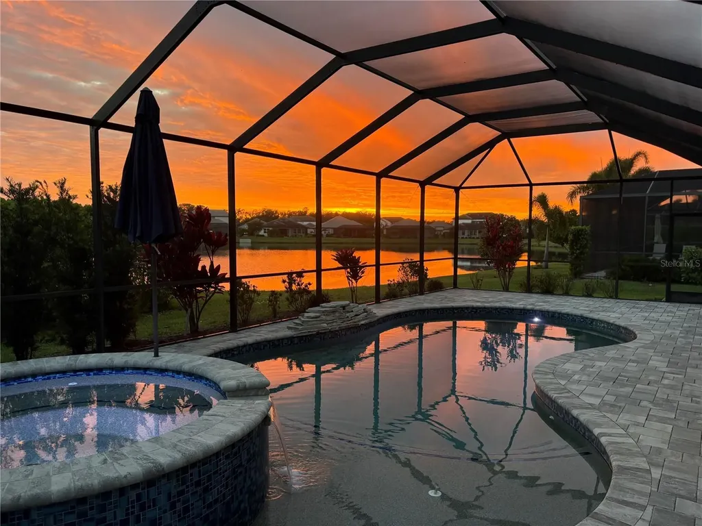 2024 Woodleaf Hammock Court Bradenton FL 34211