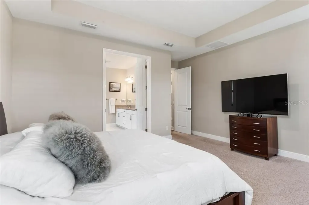 2024 Woodleaf Hammock Court Bradenton FL 34211