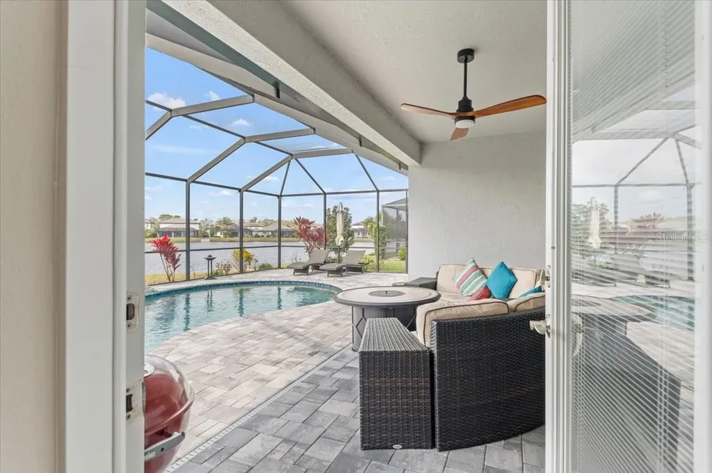 2024 Woodleaf Hammock Court Bradenton FL 34211