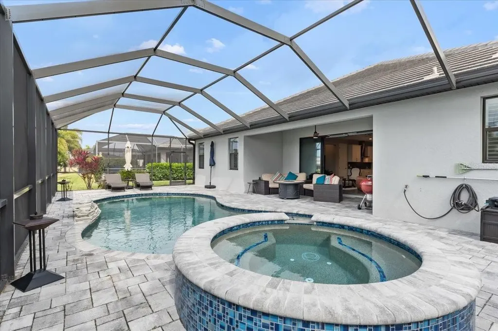 2024 Woodleaf Hammock Court Bradenton FL 34211