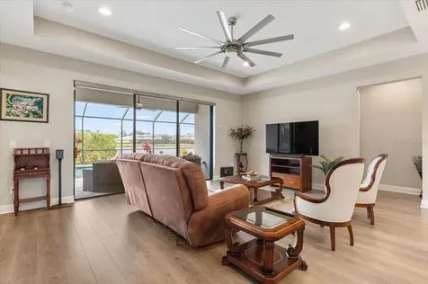 2024 Woodleaf Hammock Court Bradenton FL 34211