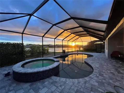 2024 Woodleaf Hammock Court Bradenton FL 34211