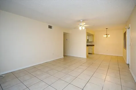 5013 Vineland Road Orlando FL 32811