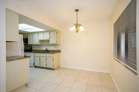 5013 Vineland Road Orlando FL 32811