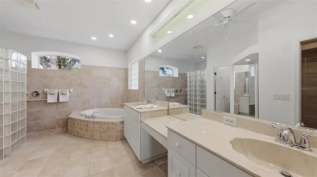 6228 Aventura Drive Sarasota FL 34241