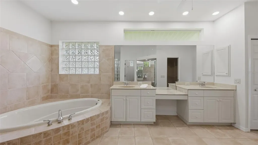 6228 Aventura Drive Sarasota FL 34241