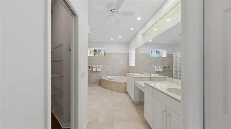 6228 Aventura Drive Sarasota FL 34241