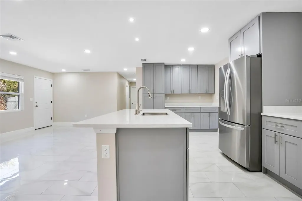 1544 N Highland Street Mount Dora FL 32757