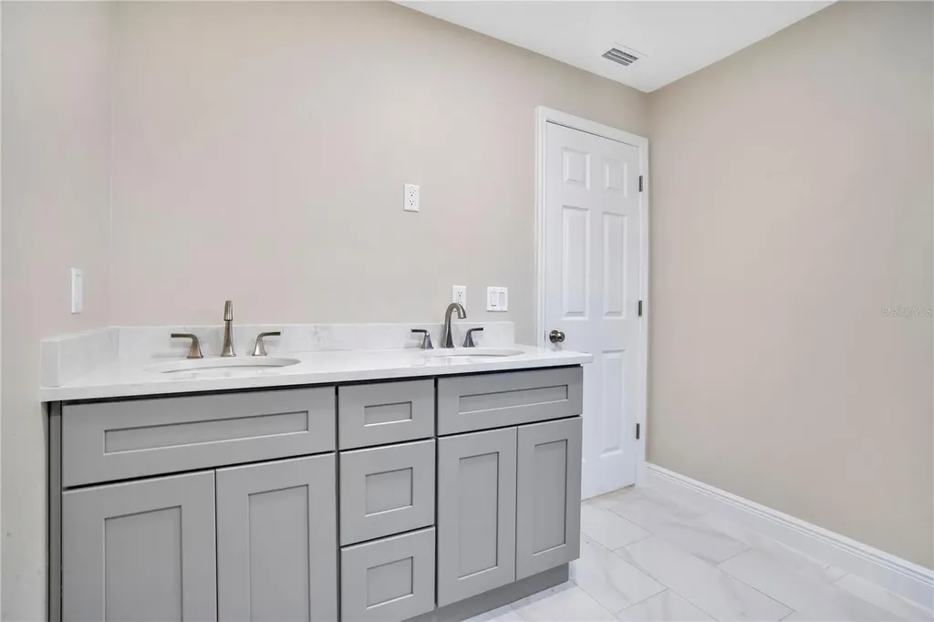 1544 N Highland Street Mount Dora FL 32757