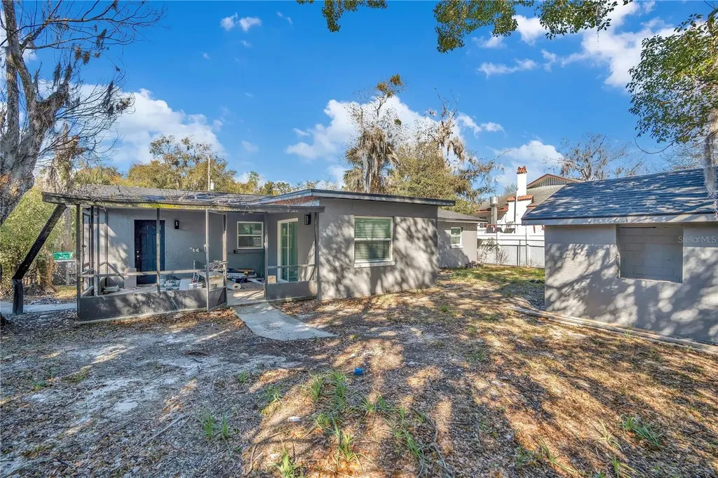 1544 N Highland Street Mount Dora FL 32757