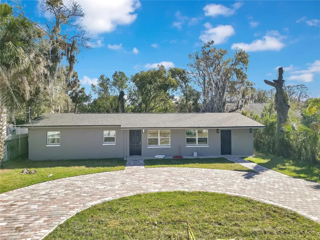 1544 N Highland Street Mount Dora FL 32757