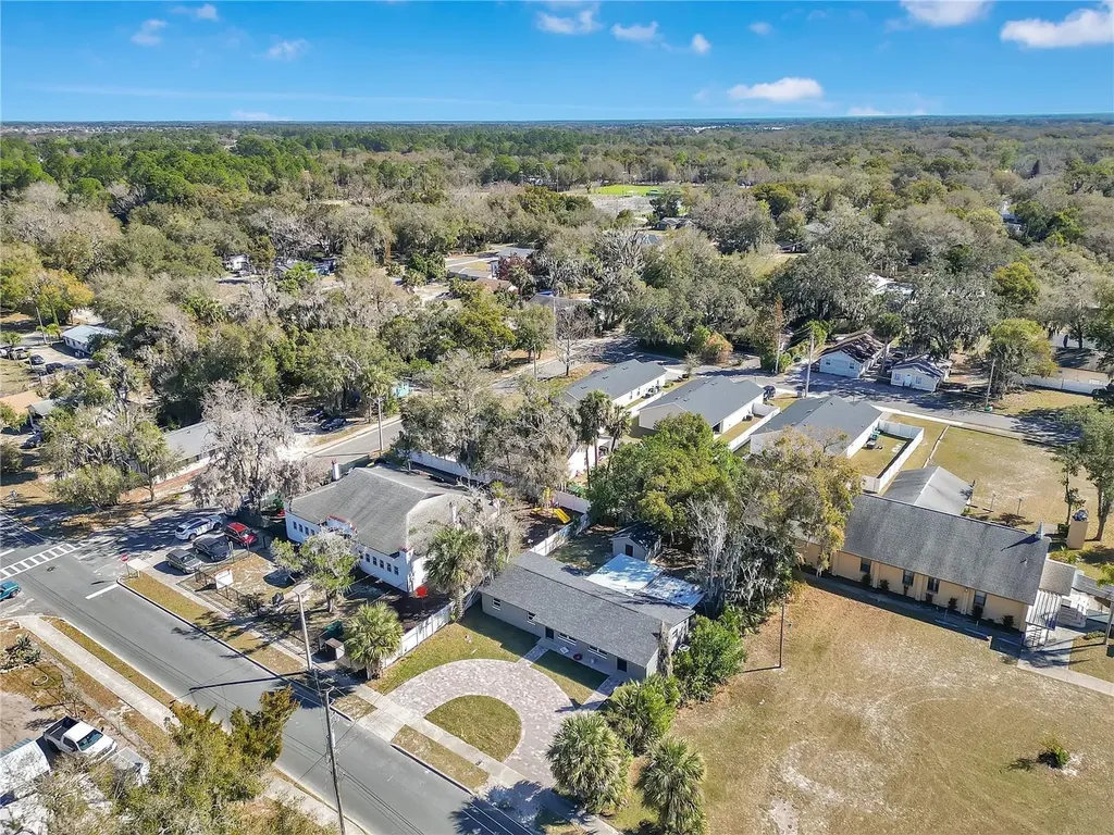 1544 N Highland Street Mount Dora FL 32757