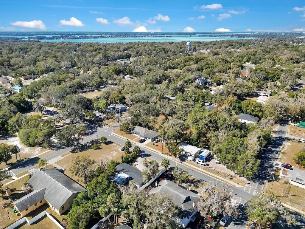 1544 N Highland Street Mount Dora FL 32757