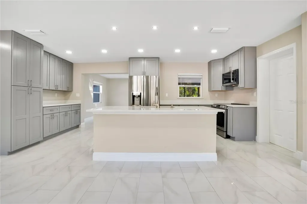 1544 N Highland Street Mount Dora FL 32757