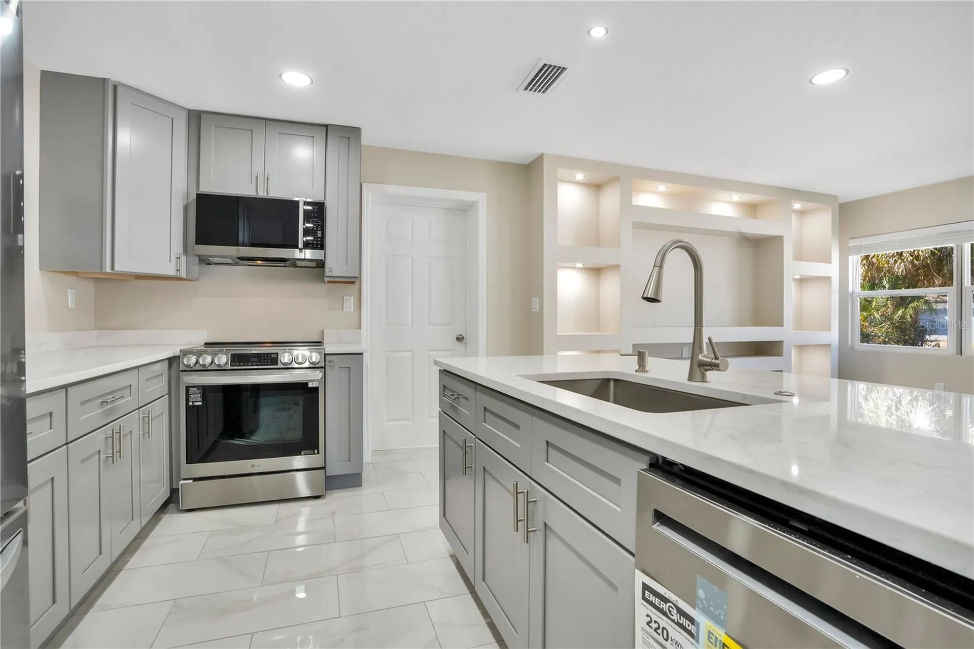 1544 N Highland Street Mount Dora FL 32757